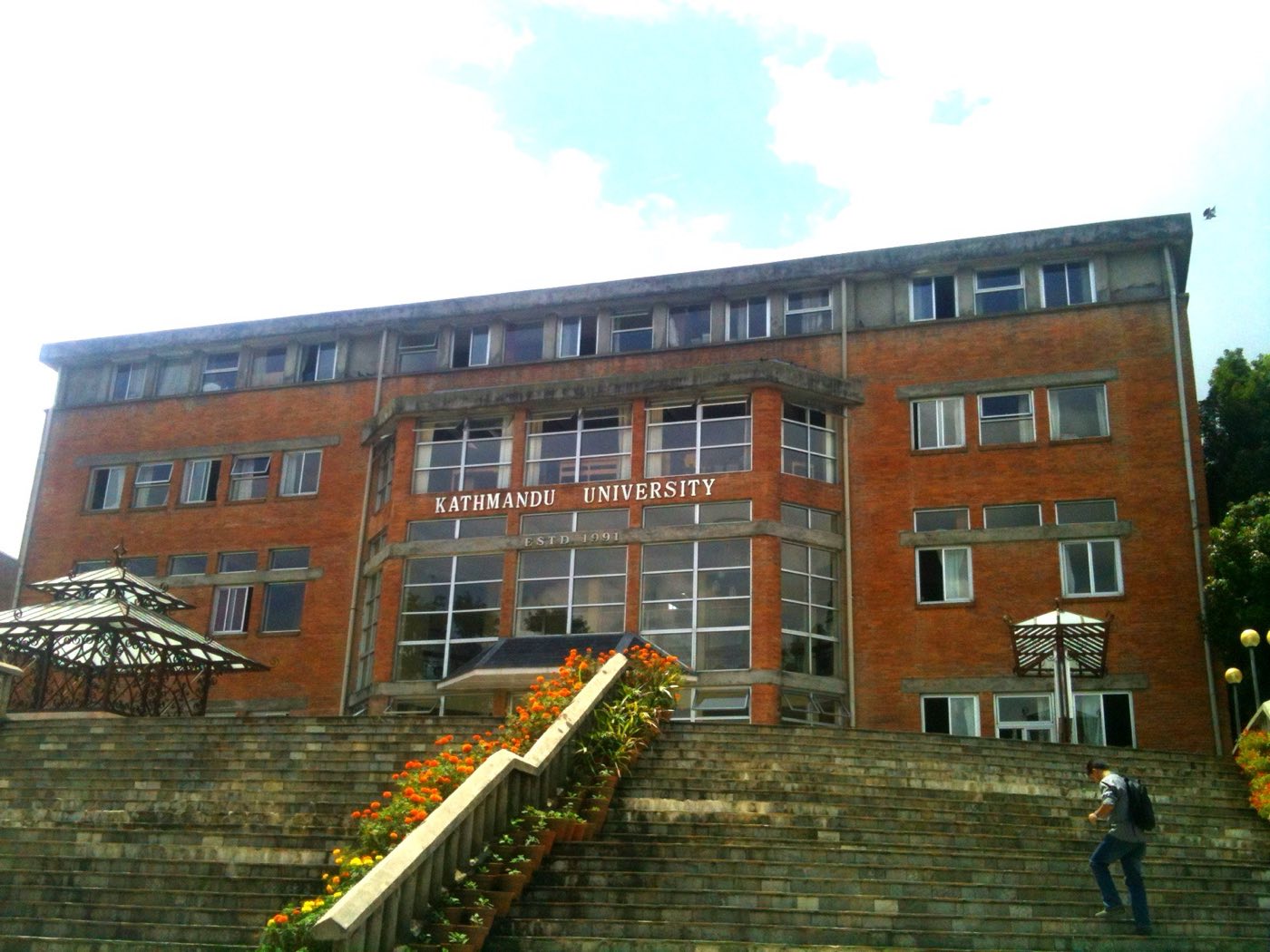 Kathmandu University administrative building, Dhulikhel. Photo: skrissh2013, CC BY-SA 3.0